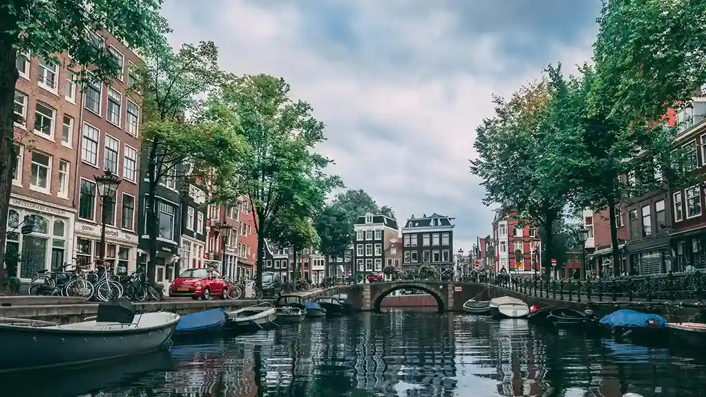 Amsterdam canal view – Netherlands Schengen Visa for Pakistani Nationals 2025