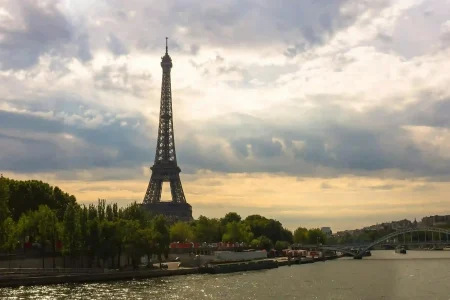 Eiffel Tower in Paris, France – travel destination for Pakistani nationals applying for France Schengen Visa 2025