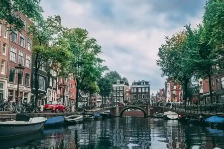 Amsterdam canal view – Netherlands Schengen Visa for Pakistani Nationals 2025